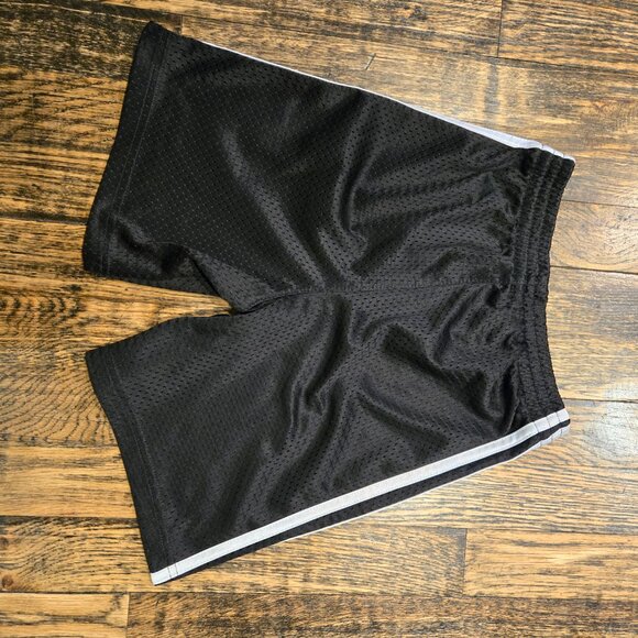 BOYS ADIDAS SHORTS - Picture 3 of 4